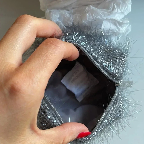 š„4/$20Ā MACāCosmetics Bag - Picture 5 of 8